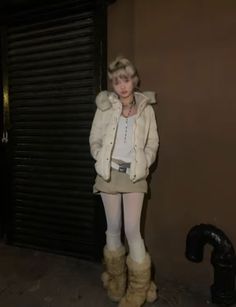 Fur Winter Boots Outfit, Winter Carnival Outfit Ideas, Winter Fluffy Boots, Fur Snow Boots Outfit, Dc Snow Boots Outfit, Fall Fur Coat Outfit, Winter 00s Outfits, Fall Outfit Y2k, Oversized Boots Outfit