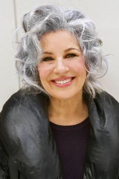 Grey Hair Weave, Grey Hair Care, Hair Smoothing, Hair Round Face, Haircut Wavy