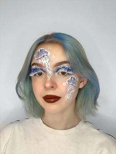 #yellow #blue #makeup #make-up #makeupideas #makuptutorials #makeupart #keşfet Face Painting Creative, Jellyfish Makeup Halloween, Jellyfish Face Painting, Bubble Eye Makeup, Jellyfish Makeup Ideas, Bubble Makeup Look