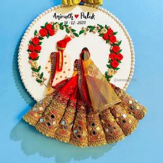 Rukhvant Ideas, Indian Wedding Gift Ideas For Couple, Bridal Gift Wrapping Ideas, Lippan Art, Wedding Embroidery, Diy Embroidery Designs