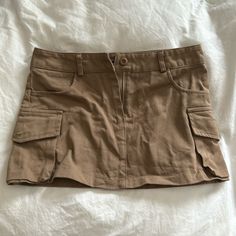 Brown Tan Low-Rise Cargo Mini-Skirt Fits Xs/S Brown Cargo Mini Skirt Outfit, Tan Cargo Mini Skirt Outfit, Trendy Khaki Mini Cargo Skirt, Low Waisted Brown Skirt, Brown Cargo Mini Skirt, Halloween Duos, Skirt Fits, Low Rise, Womens Skirt