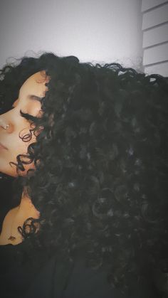 Curly Hair Styles Easy, Beautiful Curly Hair, Hairdos For Curly Hair, Natural Curls Hairstyles, Black Curly Hair, Curly Hair Inspiration, Curly Girl Hairstyles, Foto Ideas Instagram