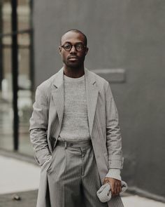 #fashionformen #men’sstyle #men’s fashion #men'swear #modehomme #hair #haircut #inspiration #style #men #mode #suits #swag #grey Paris Shoot, Style Classe, Herren Style, Menswear Trends, Bald Men, Mode Masculine, Men Street, Ryan Gosling