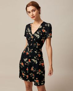 Button Up Mini Dress, Tailored Clothes, Spring Floral Dress, Floral Button Up, Different Dresses, Short Sleeve Mini Dress, Floral Dress Black, Floral Mini Dress, Mini Dress With Sleeves