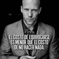 a man in a suit and tie with the words el costo de equivocarse es menor que el costo de no acer nadda