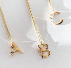 Watch Charms, Jewelry Packaging Design, Jewelry Hacks, Accessorize Jewellery, Alphabet Jewelry, Letter Jewelry, Jewelry Drawing, Gold Bride Jewelry, Letter Pendant Necklace