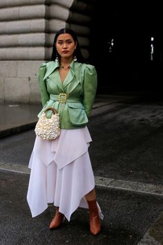 Plaid and Gingham Prints Took Over the Street Style Crowd on Day 1 of Paris Fashion Week - Fashionista Fashion Week Spring 2020, Paris Fashion Week Street Style, Fashion Fail, Colour Blocking, Spring Street Style, Spring Outfits Women, Street Style Chic, Street Style Inspiration, Fashion Week Street Style