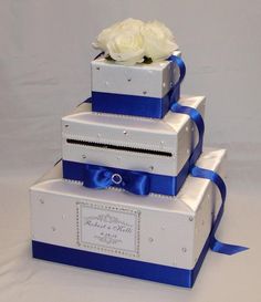 three white roses are placed on top of each other in this elegant wedding cake box