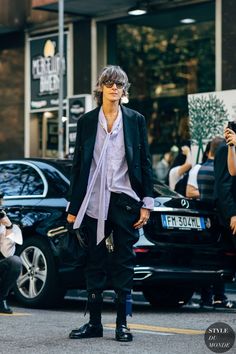 Ana Gimeno Brugada Archives - STYLE DU MONDE | Street Style Street Fashion Photos Night Restaurant, Fluid Fashion, Gender Fluid Fashion, Gender Fluid, New York Fall