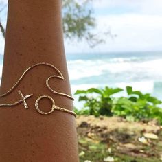 "Gold Wave Bangle~ Love the beach and the surf, then this bangle is just for you! Handmade wave bangle hammered and polished to a beautiful shine. Fun summer beach jewelry! Made with 14 gauge 14k gold fill wire Also available in thicker 12 gauge ~ https://www.etsy.com/listing/202163459/wave-bangle-thick-gold-hammered-bracelet?ref=shop_home_active_2 Please view the last picture on this listing that shows how to measure for your correct size as there will be a charge for size exchange! For correct Hawaii Gifts, Hawaii Souvenirs, Surfer Girl Gifts, Mermaid Accessories, Surf Jewelry, Skater Outfits, Summer Beach Jewelry, Hammered Bracelet, Platinum Bracelet