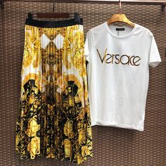 Dressing Room Design, Sneakers Men Fashion, Girls Out, Room Design, Sequin Skirt, Women's Top, Dresses, Design