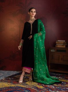 New Party Wear Dress, Wedding Wear Pakistani, Plus Size Palazzo, Velvet Kurti, Palazzo Dress, Dress Designs For Girls, Suit Indian, Kurti Palazzo