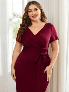 This Short Sleeves V-Neck Tie-Waist Sheath Wedding Guest Dress is perfect for a sophisticated and elegant look at any wedding event. The dress features a flattering V-neckline and short sleeves, creating a feminine and chic look. The tie-waist detail adds a touch of definition, accentuating your natural curves. Whether you're attending a casual or formal wedding, this dress is suitable for both occasions. Stand out as a stylish and fashionable wedding guest in this stunning dress. Fit: Please re Burgundy Wedding Guest Dress, Green Wedding Guest Dresses, Stunning Wedding Guest Dresses, Black Wedding Guest Dresses, Choir Dresses, Formal Maternity Dress, Pink Dress Short, Ladies Day Dresses, Sparkly Prom Dresses