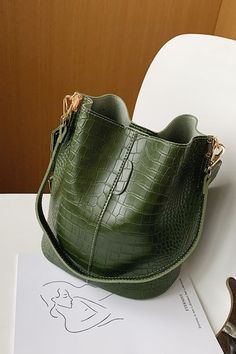 Women Shoulder Crocodile Crossbody Bag Daily Use Crocodile Pattern Shoulder Bag, Everyday Crocodile Pattern Crossbody Shoulder Bag, Everyday Crocodile Pattern Shoulder Bag, Daily Use Crocodile Pattern Crossbody Shoulder Bag, Travel Shoulder Bag With Double Handle And Crocodile Pattern, Trendy Crocodile Pattern Bag For Everyday Use, Trendy Bags With Crocodile Pattern For Everyday Use, Travel Shoulder Bag With Crocodile Pattern, Trendy Crocodile Pattern Tote Shoulder Bag