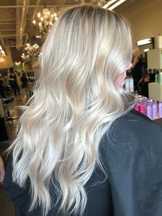 Platinum Blonde Hair With Money Piece, College Blonde, Blonde Ideas, Balayage Hair Caramel, Hair Color Blonde Highlights, Long Haircut