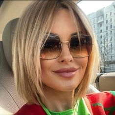 Middle Part Bob, Hair Color And Cut, Middle Part, Medium Hair Cuts, Short Bob Hairstyles, Great Hair, Blonde Hair Color, Bobs Haircuts