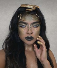 Medusa Hair Ideas, Medusa Face Makeup, Medusa Make Up Ideas, Fantasy Halloween Makeup, Hot Medusa Costume, Halloween Makeup Medusa, Halloween Medusa Makeup, Halloween Costume Concepts, Medusa Makeup Look