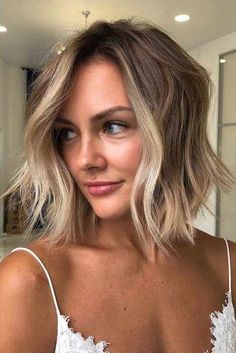 Medium Bob Haircuts, Medium Bob Haircut, Medium Bob, Wavy Bob Hairstyles, Coloring Ideas, Bob Haircuts For Women, Long Bob Hairstyles, Bob Haircuts, Medium Hair Cuts