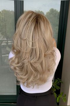 Blonde Layered Highlights, 90s Layered Blonde Blowout Hair, 99s Layered Hair, Back To Blonde Hair, Layers Short Blonde Hair, Blonde Hair And Highlights, 90s Blonde Balayage, Hair Inspiration Blonde Highlights, Haircut Inspo Women