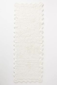 a white rug with scalloped edges