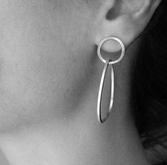 "These double hoops earrings are such a statement, yet they stands out for their simplicity. Made in sterling silver, the earrings are very comfortable to wear. The small hoop is a circle, whereas the bigger hoop has a pebble like shape, which gives to the piece a more natural look. Great accessory for your minimalist look, and amazing gift idea! Measures/Details Small hoop diameter: 0.6\" (1.5 cm) Big hoop measures: 1.6\" by 1.2\"(4 cm by 3 cm) All my pieces are carefully handmade. Irregulariti Pebble Earrings, Modern Silver Earrings, Simple Silver Earrings, Handmade Silver Jewellery, Double Hoop Earrings, Accesories Jewelry, Metal Clay Jewelry, Big Hoop Earrings, Silver Earrings Handmade