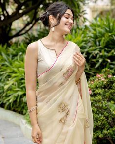 Onam Outfits, Krithi Shetty, New Saree Blouse Designs, Indian Saree Blouses Designs, Simple Sarees