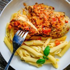 Chicken Pomodoro Recipe : How to Make it... Chicken Pomodoro, Pomodoro Recipe, Tomato Cream Sauce, Turkey Brine Recipes, 5 Ingredient Dinners, Italian Spices, Chicken Breast Seasoning, Creamy Tomato Sauce, Mexican Food Recipes Easy