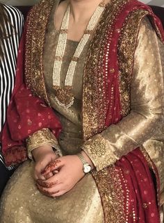 Maroon Gharara, Golden Gharara, Designer Outfit Ideas, Combination Dresses, New Saree Designs, Designer Outfit, Bridal Dresses Pakistan