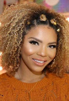 39 Stylish Crochet Hairstyles to Inspire in 2022: Crochet Hair Photos Crochet Curls, Short Cut Wigs, Floral Hair Pieces, Silver Hair Pin