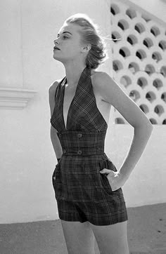 50s Hawaiian Fashion, 50s Two Piece Outfit, 40s And 50s Fashion, Grace Kelly Outfits, Nina Leen, Vintage Romper, Robes Vintage, Design Moda, Look Retro