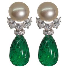 Red Carpet Costume Jewelry Art Deco Style Faux Mabe Pearl Diamond Large Emerald Earclips Our exclusive jewellery is unique; this is the only jewel of such design, quality and elegance found on 1stibs. From our One-of-a-Kind Red Carpet Collection, we have these stunning ear clips. Set in rhodium sterling, mounted with hand-cut CZ 'diamonds', a large mabe pearl, and fantastic reall-looking carved emerald drops. An impressive 2.5 inches long, these earrings will make everyone's head turn. Very, ver Costume Jewelry Art, Carved Emerald, Ruby And Diamond Necklace, Emerald Diamond Earrings, Mabe Pearl, Ear Clips, Estilo Art Deco, Exclusive Jewelry, Jade Jewelry