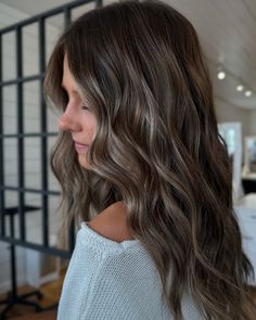 Dark Brown Hair Light Highlights, Brown Hair Light Highlights, Dark Brown Lowlights Brunettes, Brunette Hair With Lowlights, Brunette Highlights Lowlights, Brunette Lowlights, Subtle Brunette Highlights, Dark Brown Hair With Lowlights, Hair Inspo Pics