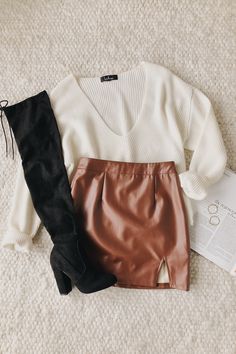 Leather Mini Skirt Outfit, Mini Skirt Outfit, Thigh Boots, Rock Outfit, Miniskirt Outfits, Closet Inspiration, Christmas Outfits, Leather Mini Skirt, Tween Outfits