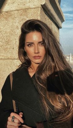 Women Backwards Hat, Long Thick Brunette Hair, Classy Brown Hair, Feminine Hair, Rambut Brunette, Long Brunette Hair, Brunette Hair With Highlights, Long Brunette, Elegant Hair