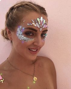 Makeup With Gems, Rave Makeup Rhinestones, Makeup Jewels, Festival Face Jewels, Festival Eye Makeup, Green Eyeshadow Look, Mermaid Face, Gem Makeup