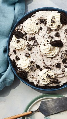 an oreo cookie pie with white cream and cookies on top is ready to be eaten