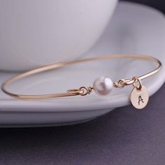 Personalized Pearl Jewelry June Birthday Gift by georgiedesigns Swarovski Pearls Bracelet, Jewerly Bracelets, Gold Bracelet Simple, White Pearl Jewelry, White Pearl Bracelet, The Bangles, Gold Armband, A Bracelet, Birthstone Bracelets