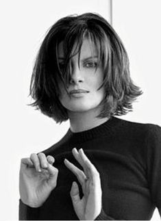 Italian Bob, Choppy Bob Hairstyles, Chin Length Hair, Messy Short Hair, Haircuts For Medium Hair, Short Hair Haircuts, Sports Photos, Bob Haircuts