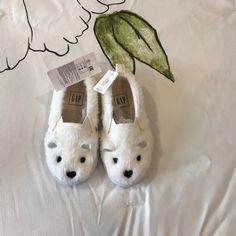 Baby Gap Teddy Bear Slides I Will Accept All Reasonable Offers! Teddy Bear Slides, Bear Slides, Baby Gap Boy Outfits, Ugg Slippers Baby, Teady Bear Slippers, Baby Bear Shoes, Gap Shoes, Gap Kids, Baby Gap