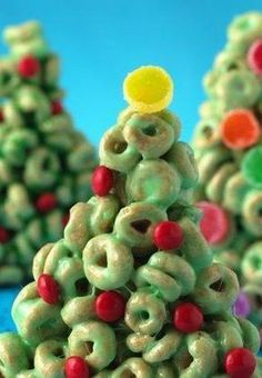 there is a small christmas tree made out of cereal krispy kreme treats