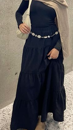 Modest Dresses Summer, Modest Style Outfits, Hijabi Looks, Summer Outfits For Hijab Girl, Summer Fit Modest, Modest Cute Fits, Long Black Shirt Outfit, All Black Modest Outfit, Cool Hijab Outfit