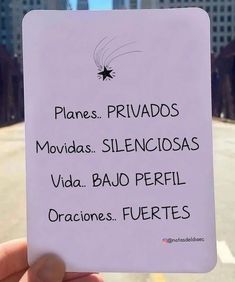 a person holding up a sign that says planes privados movidas silencioosas via bado perfil oraciones