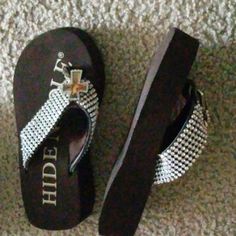 Thong Wedge Sandals. Never Worn Sole Shoes, Brown Silver, Wedge Sandals, Women's Shoes Sandals, Shoes Sandals, Wedges, Size 6, Women Shoes, Sandals