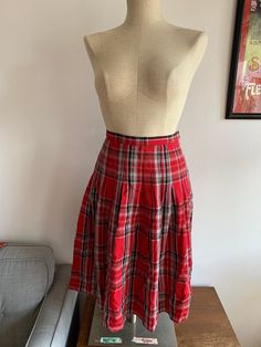 This cute pleated skirt has a preppy look. Think very 90s Clueless. It hits at the knee and is high waisted. Very cute fit. Would pair with a cute band tee or a peasant blouse with a cute collar and some cute loafers. No returns. FOLLOW US + Instagram | @thriftgathershop Preppy Look, Cute Fit, Peasant Blouse, Clueless, Plaid Skirts, Band Tees, Black Skirt, Liz Claiborne, Pleated Skirt