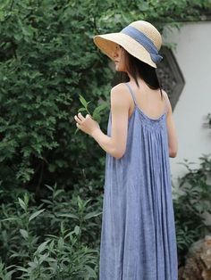 SIMPLE SOLID PLEATED SLEEVELESS MIDI DRESS - rrdeye Summer Maxi Length Sundress For Daywear, Summer Maxi Sundress For Daywear, Summer Pleated Dress With Spaghetti Straps, Casual Midi-length Sleeveless Dress For Vacation, Casual Sleeveless Midi Dress For Vacation, Spring Vacation Sleeveless Dress In Solid Color, Knee-length Sleeveless Dress In Solid Color For Summer, Chic Pleated Midi Sundress, Chic Pleated Midi Length Sundress