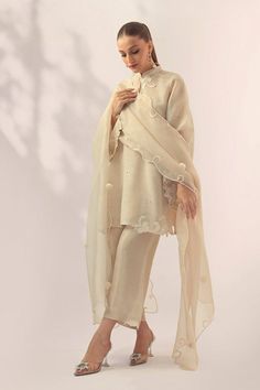 Sania Maskatiya, Short Kurta, Women Kurta, Sleeves Designs For Dresses, Boutique Dress Designs, Straight Kurta, Organza Dupatta