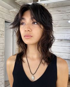 Top 20 Most Popular Asian Layered Hair Styles For Women Dark Brown Shaggy Hair, Shaggy Short Hair Grunge, Curtain Bangs Mullet, Shag Round Face, Shag Haircut Without Bangs, Asian Layered Hair, Ideas Para El Pelo, Medium Hair Ponytail