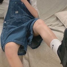 Overall Shorts Outfit Plus Size, Denim Jumpsuit Shorts, Cotton Shorts Outfit, Short Overalls Outfit, Overall Shorts Outfit, Short Jumpsuit Outfit, Plus Size Overalls, Blue Summer Outfits, Alt Summer Outfits