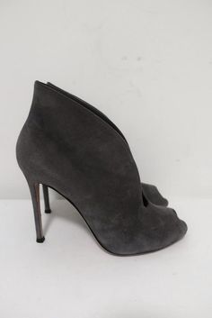 Gianvito Rossi Vamp Booties Gray Suede Size 39.5 Peep Toe Ankle Boots - Pre-loved. Good condition. No major wear, black scuff on left heel. Toe marks on insoles. Does NOT come with box or dustbag. Retails for $895! Peep Toe Ankle Boots, Gray Suede, Gianvito Rossi, Kitten Heels, Ankle Boots, Heels, Boots, Grey, How To Wear