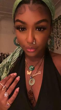 Boho Makeup Black Women, Earthy Woman Aesthetic, Earthy Clothes, Black Goddesses, Clothing Aesthetics, Mirror Poses, Black Hippy, Hippie Grunge